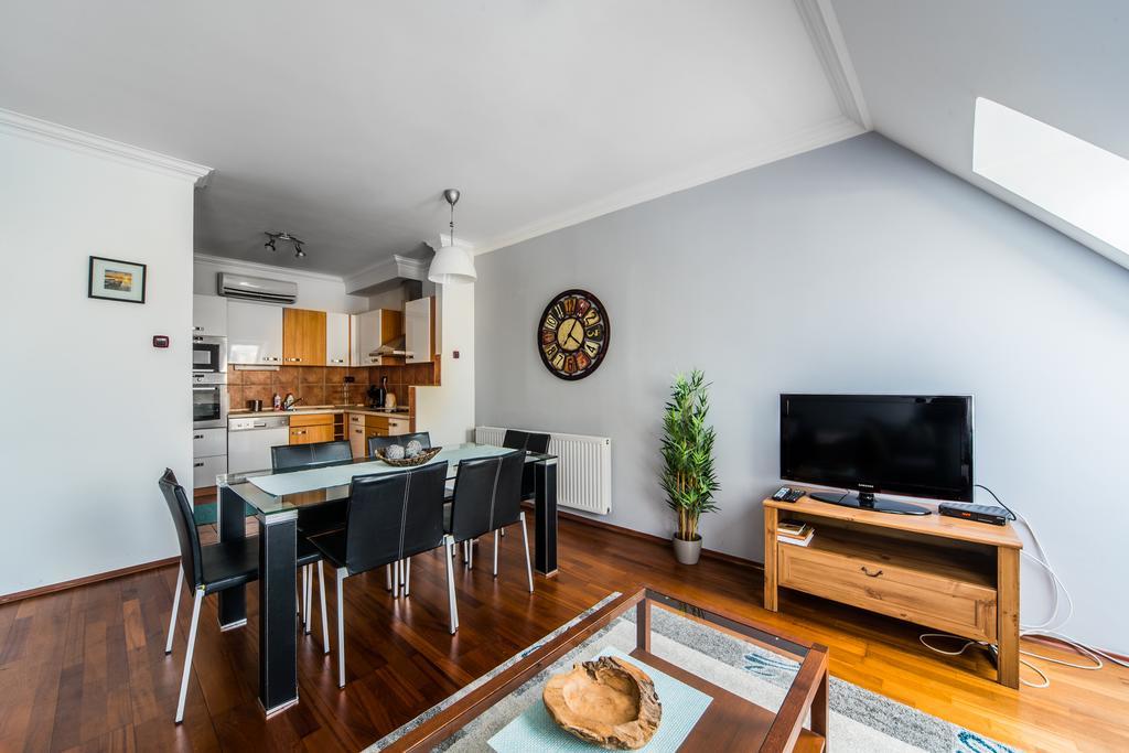 Designer Home Synagogue — Photos 1